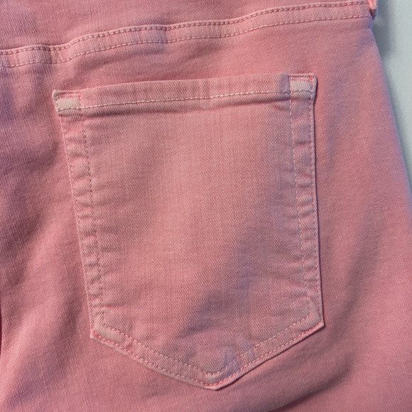 NYDJ pink capri pants size 6P. EUC - Picture 3 of 9